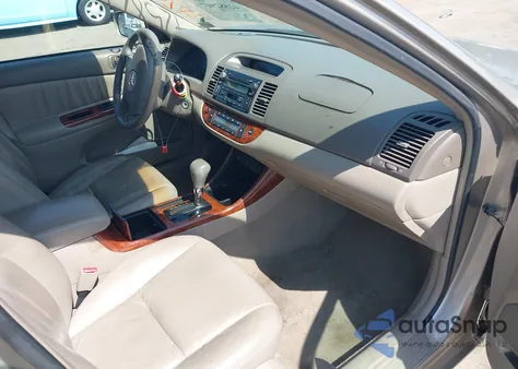 2003 Toyota Camry Xle z USA, uszkodzony, nr VIN 4T1BE30K43U693483